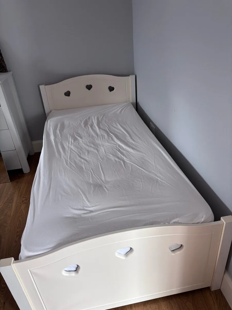 Bedroom furniture - Image 4