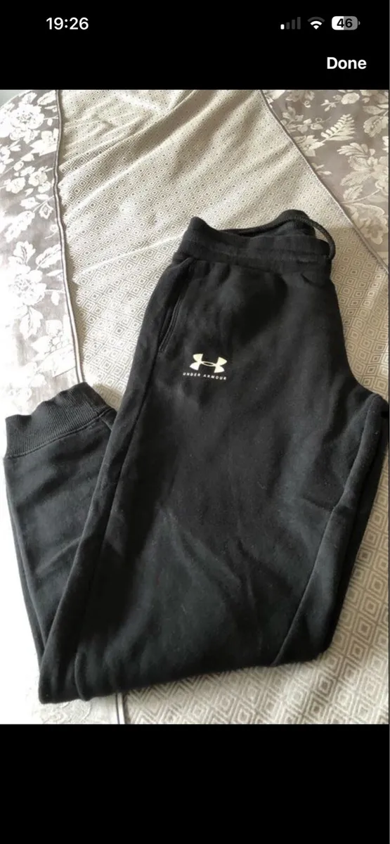 Mens under armour bottoms size M &15 - Image 1