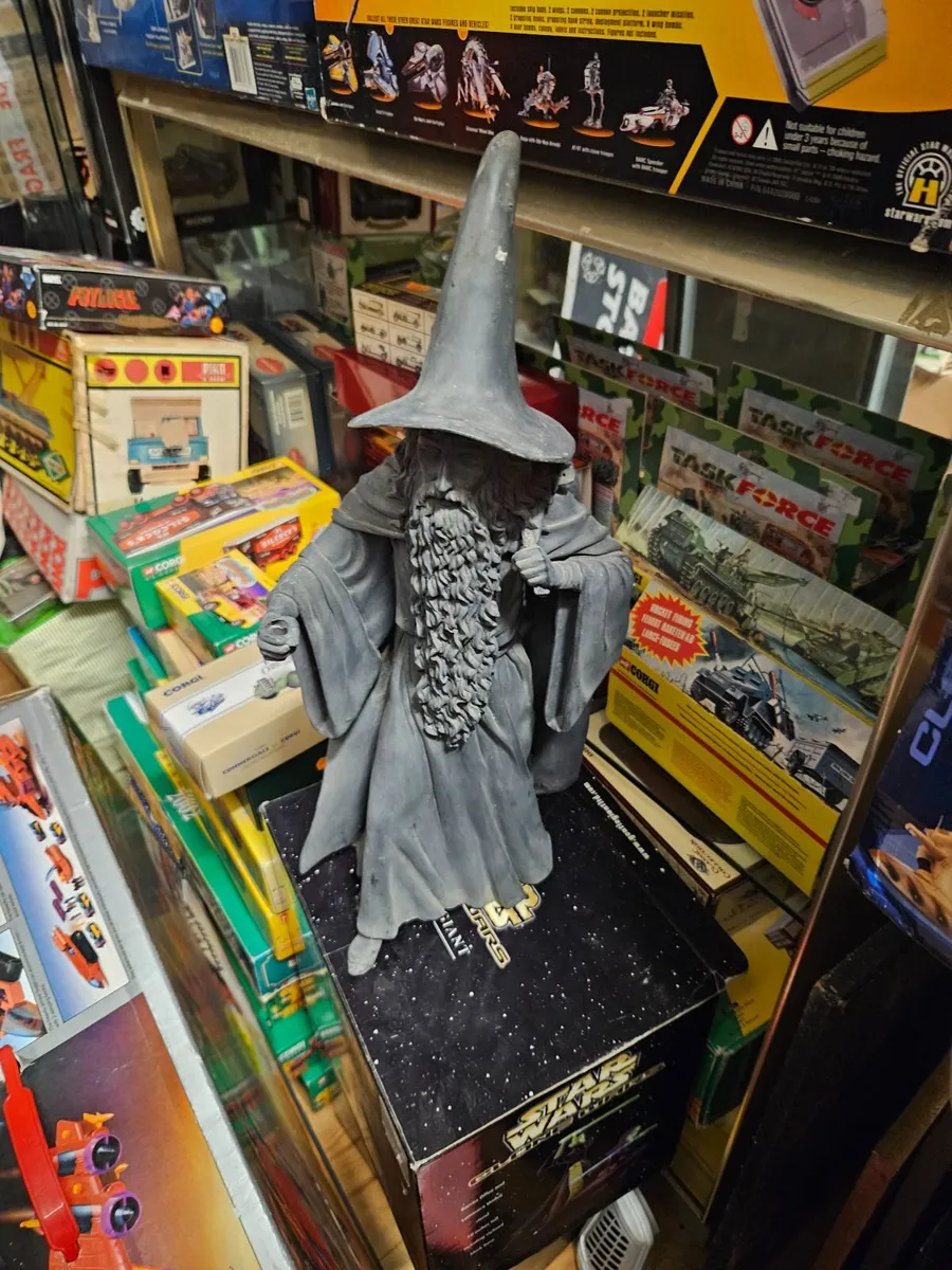 Lord of the Rings Gandalf 18" - Image 1