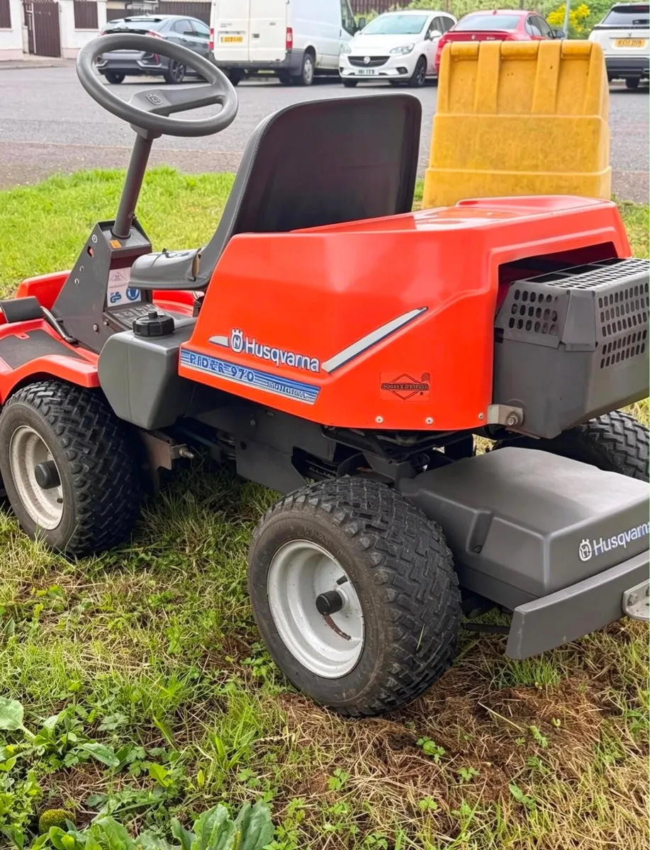Husqvarna ride on lawnmower - Image 4