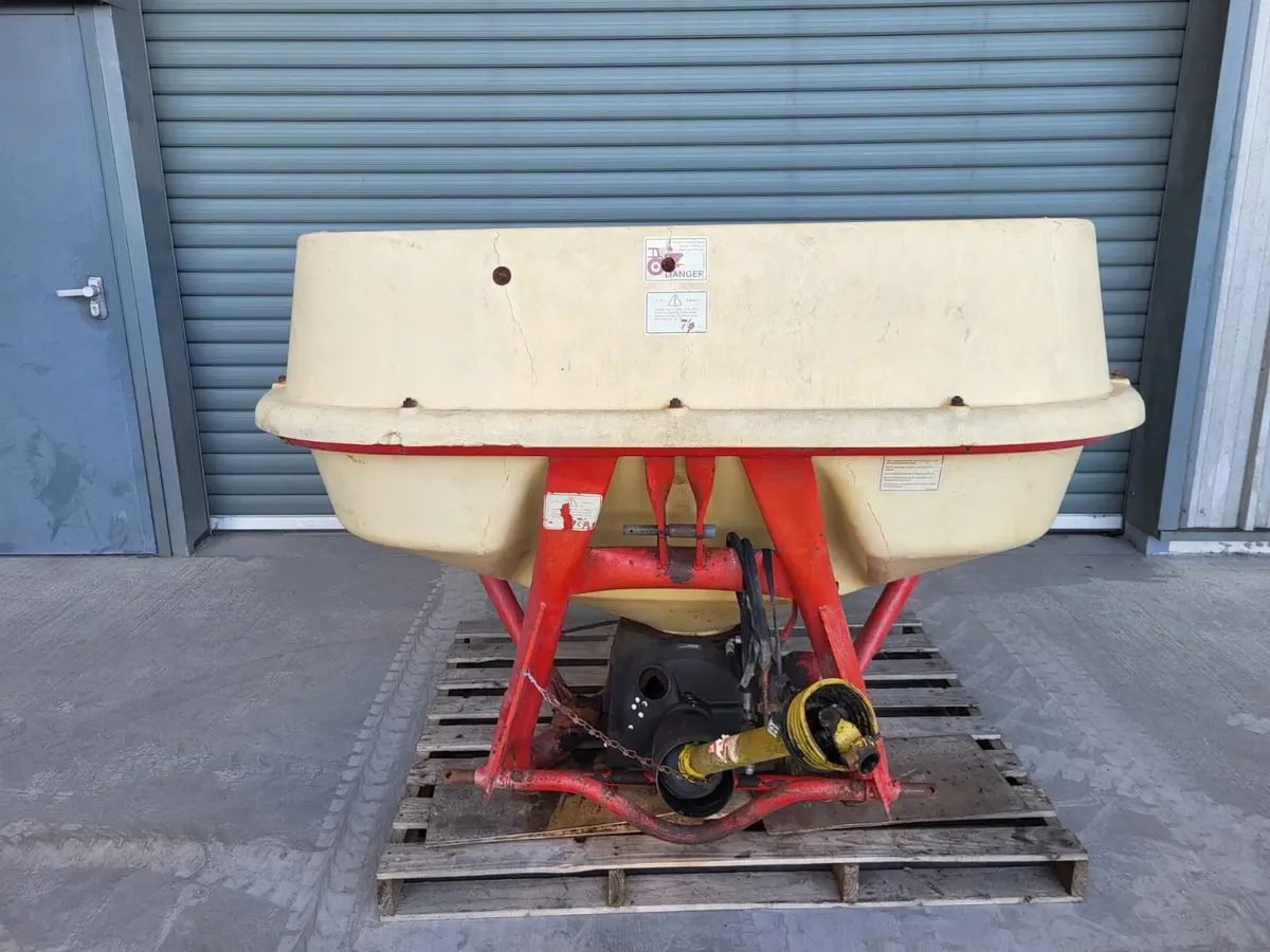 Used Vicon 1154 Wagtail Fertiliser Spreader - Image 1