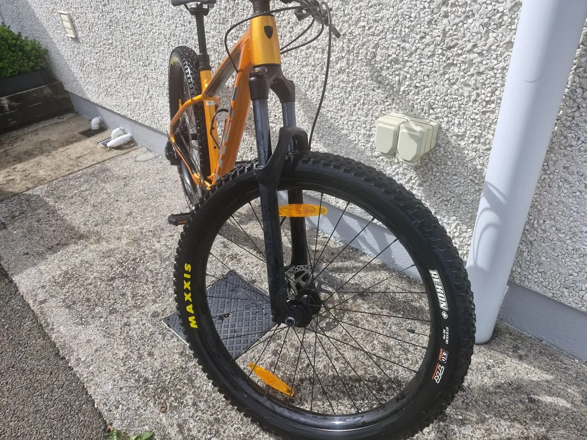 Trek roscoe 7 and buzz car rack - Image 4