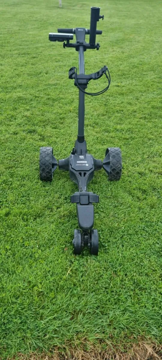 Motocaddy M7 Remote control electric golf trolley - Image 2
