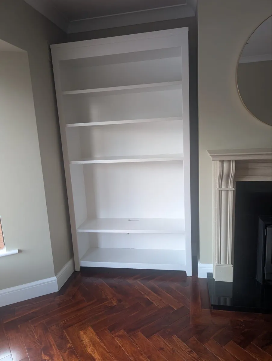 Bookcase/TV shelf