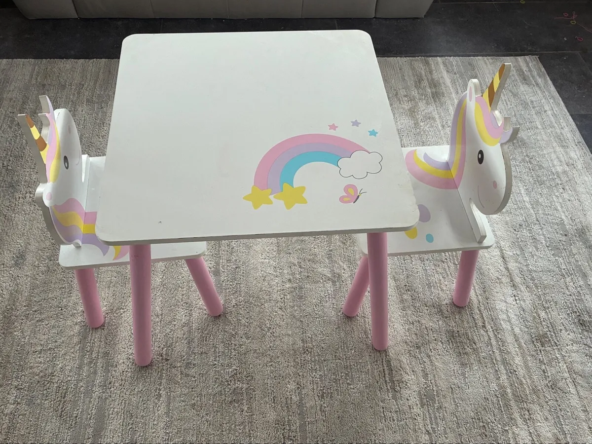 Children’s table and chairs - Image 2