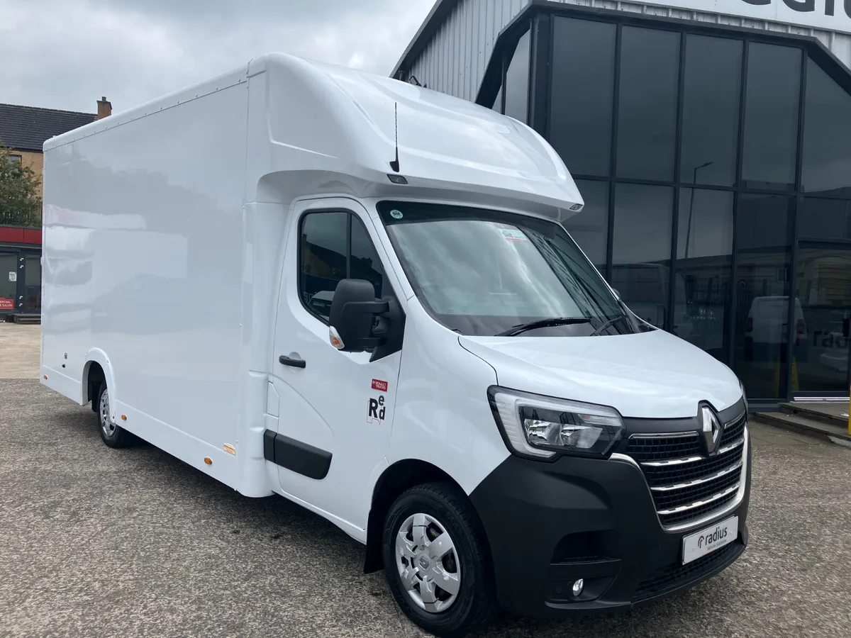 Renault Master Low Loader Luton Box 2021 - Image 2
