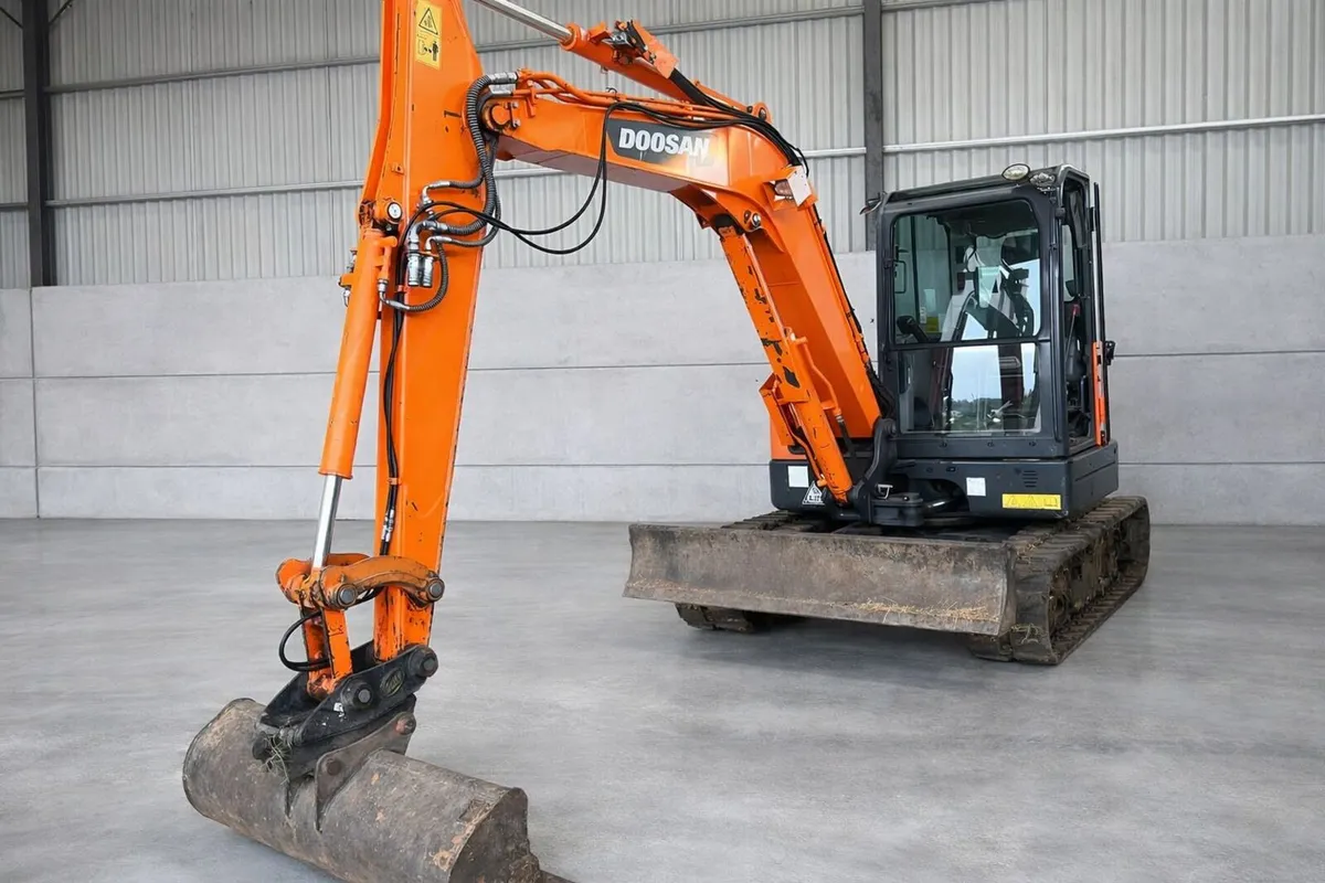 Doosan Dx63 Year 2014 - Image 1
