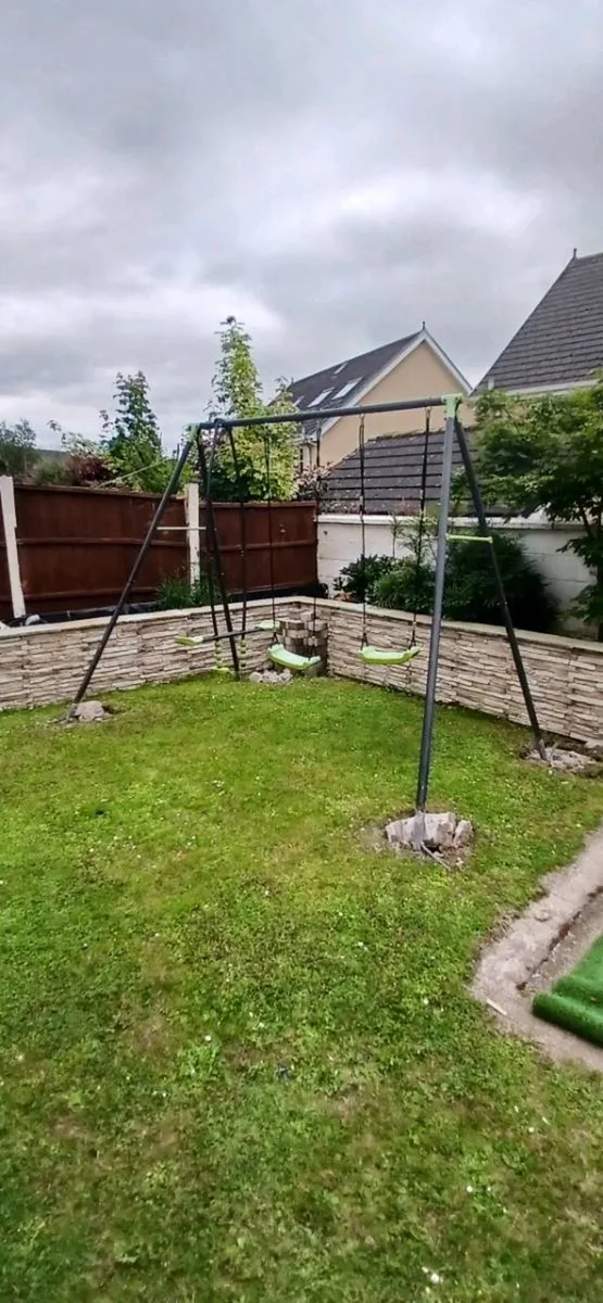 Swing set - Image 1