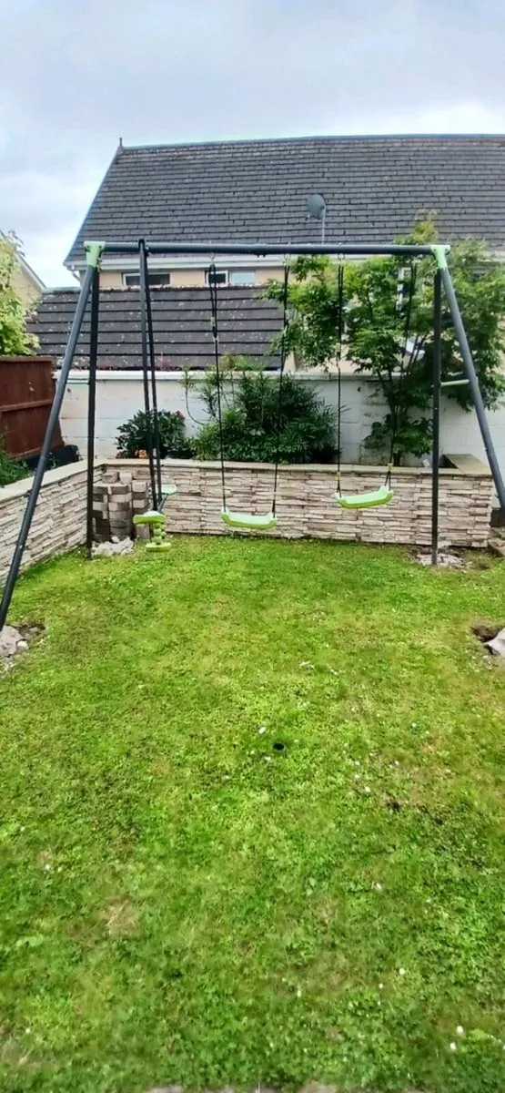 Swing set - Image 2