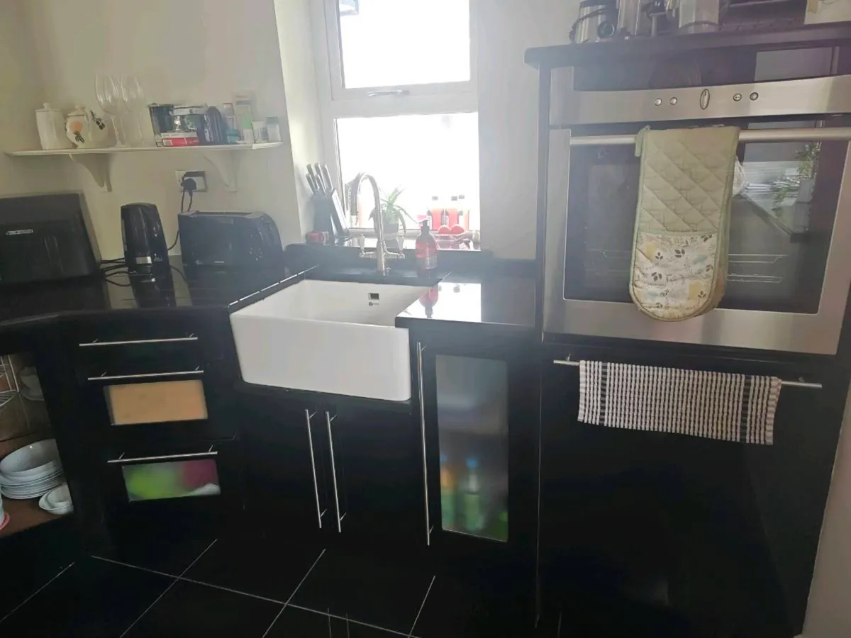 Bespoke black high gloss kitchen - Image 2
