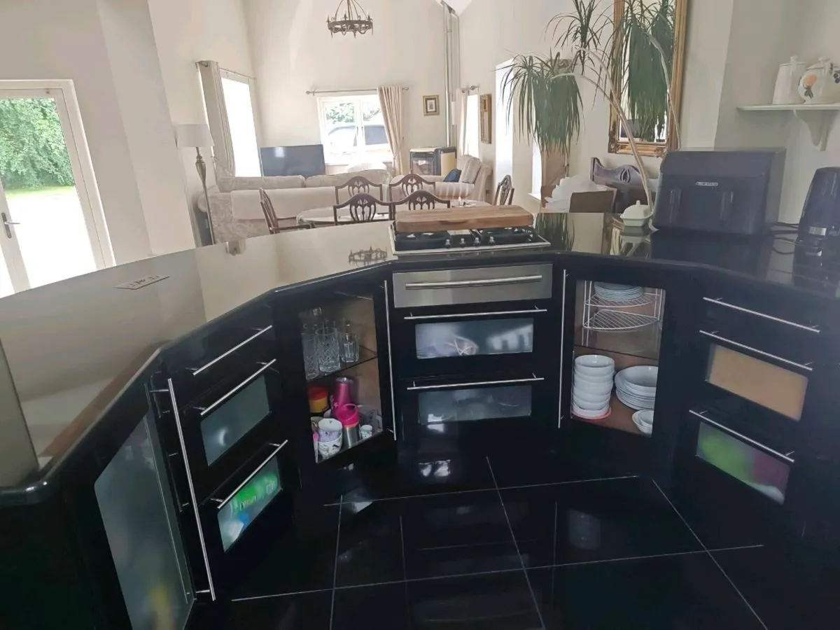 Bespoke black high gloss kitchen - Image 3