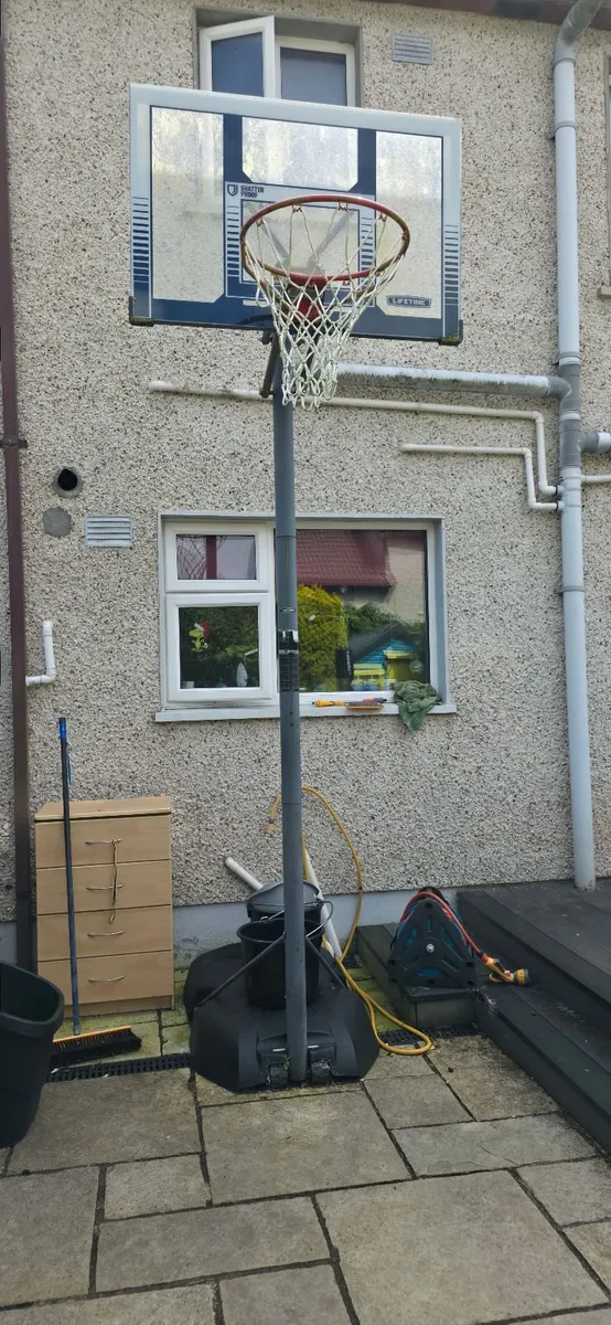 Basketball hoop - Image 1
