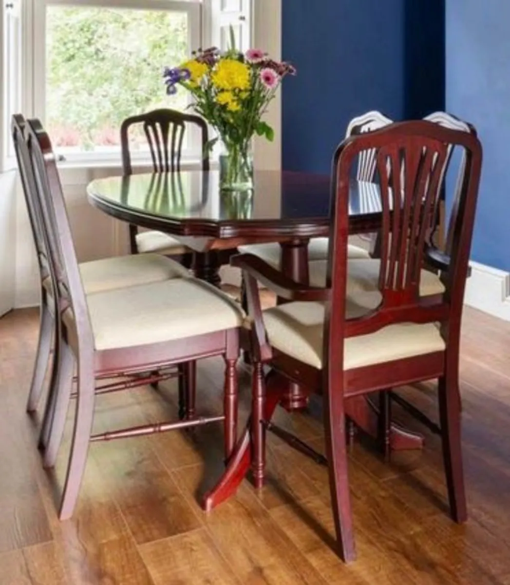Solid Wood Extendable Dining Table & 6 Chairs. Excellent Condition. - Image 2