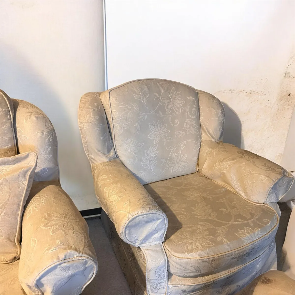 Loveseat and arm chairs - Image 2