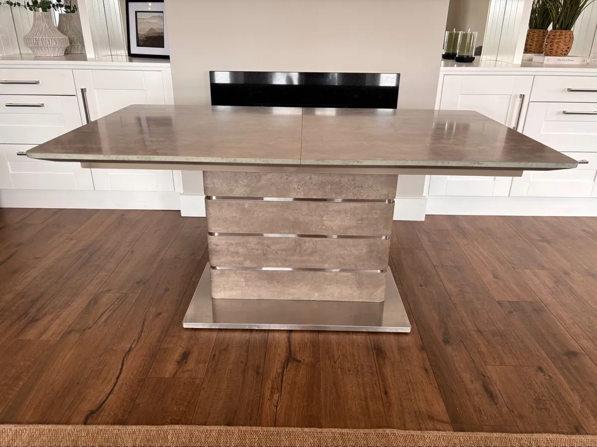 Extendable Dining Table – Excellent Condition - Image 1