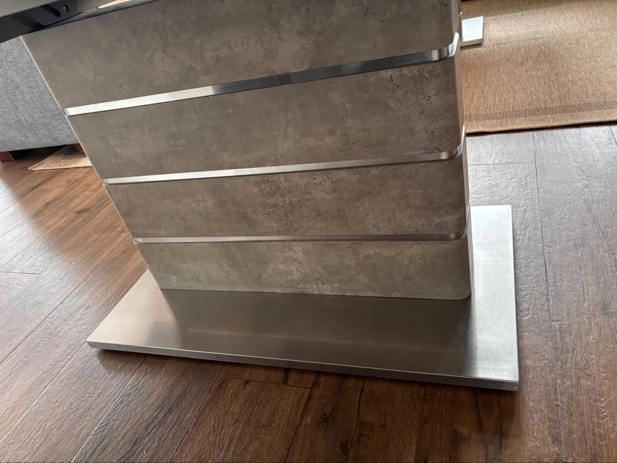 Extendable Dining Table – Excellent Condition - Image 4