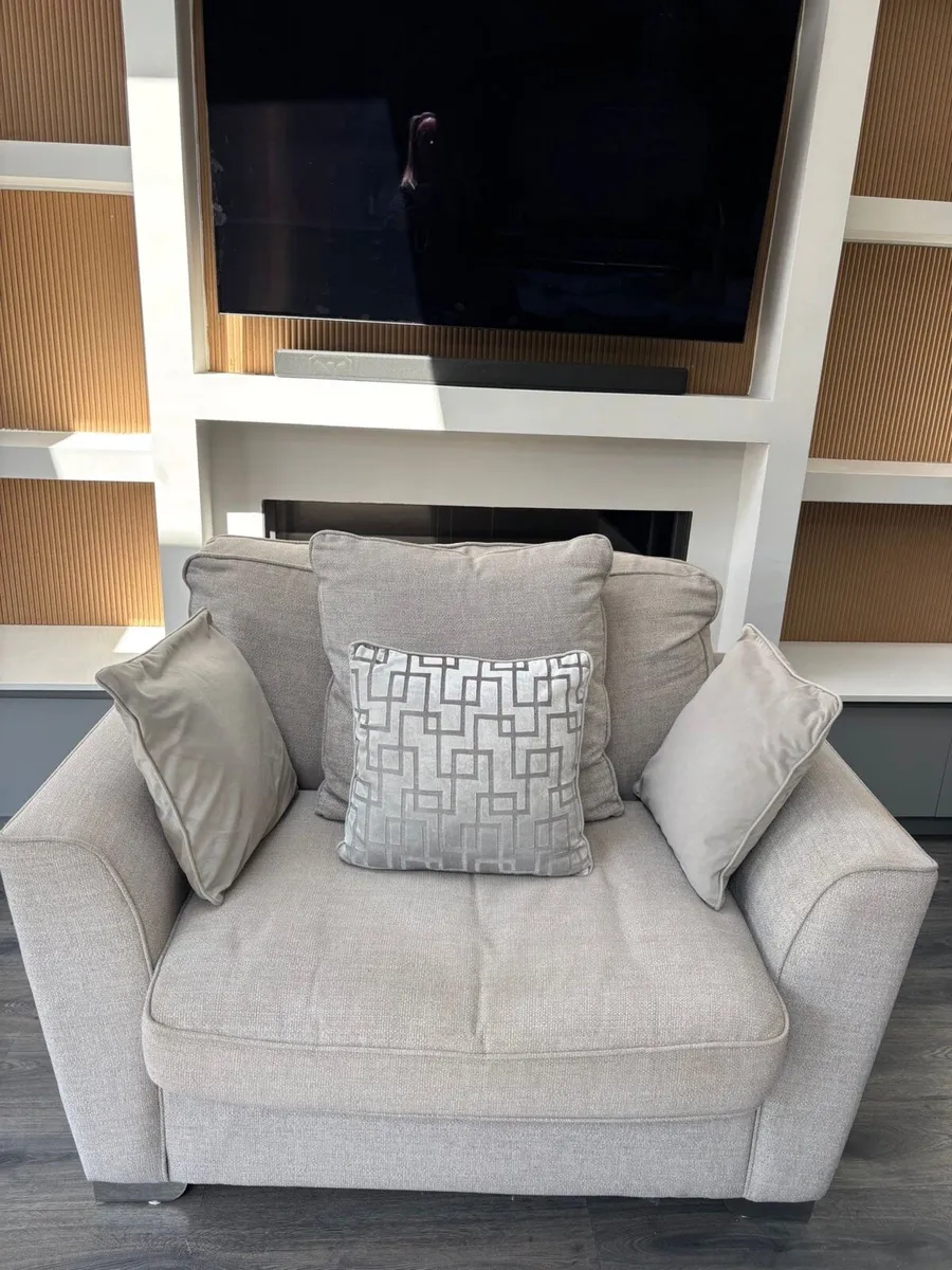 2 seater LOVE seat - Image 1