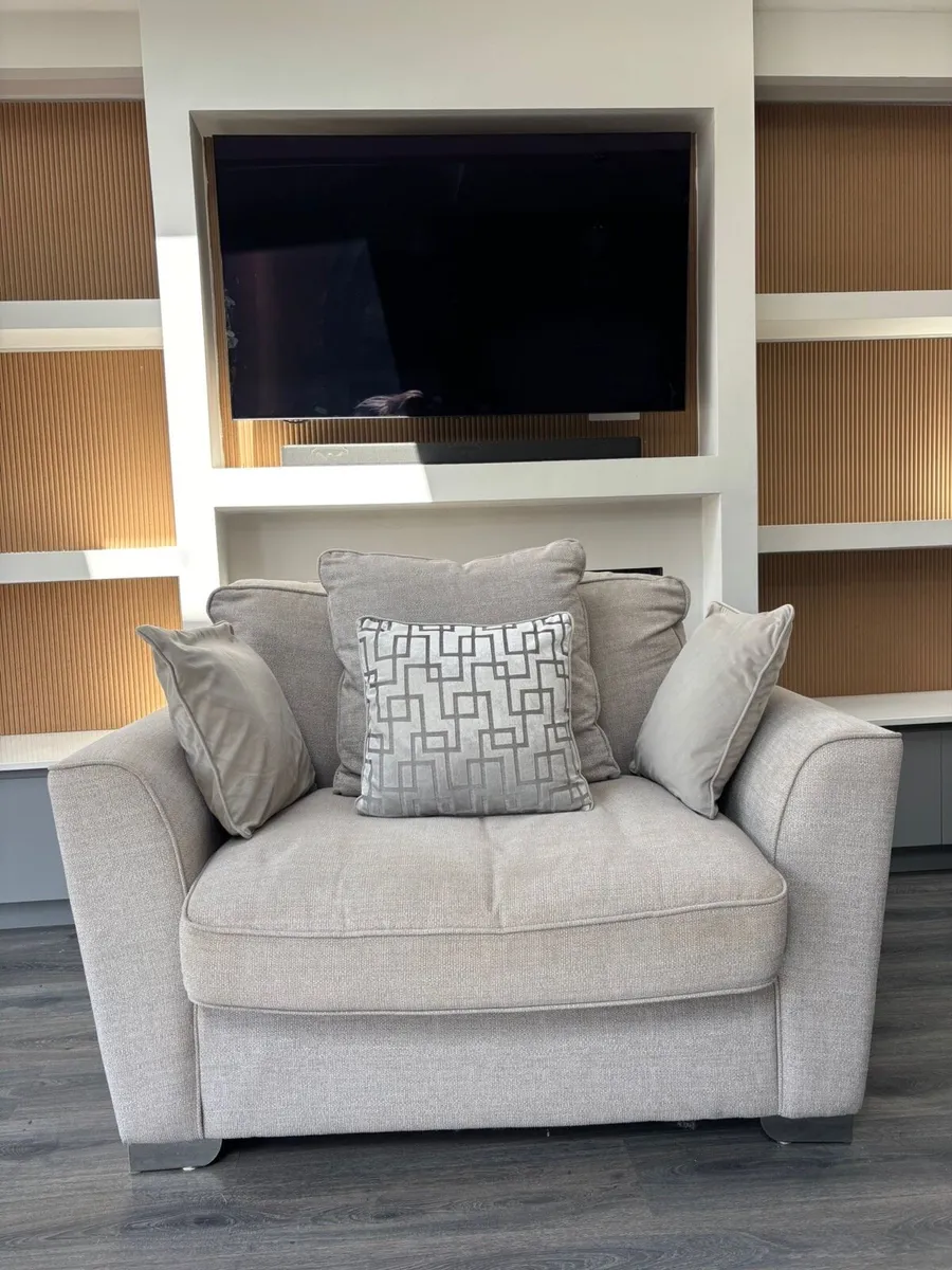 2 seater LOVE seat - Image 3