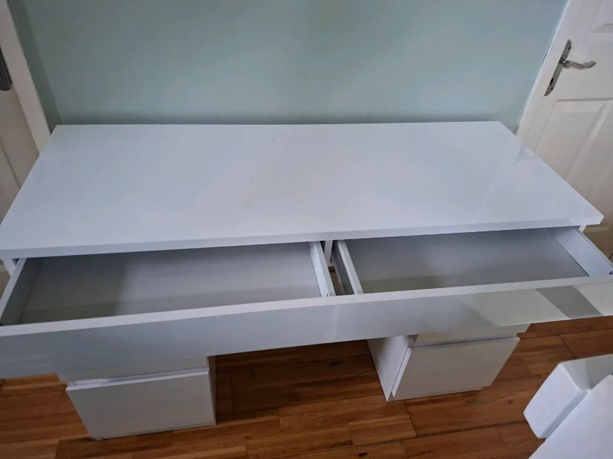 Desk - Image 2