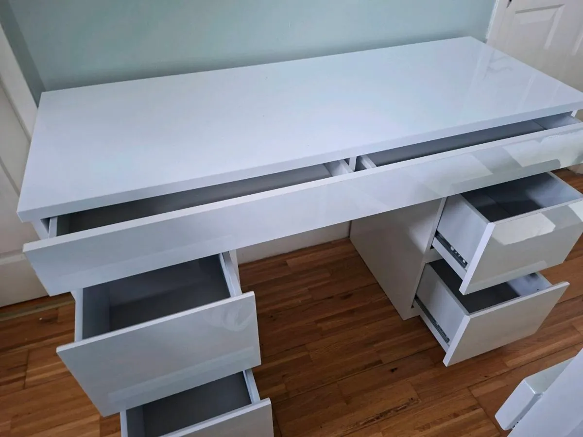 Desk - Image 3