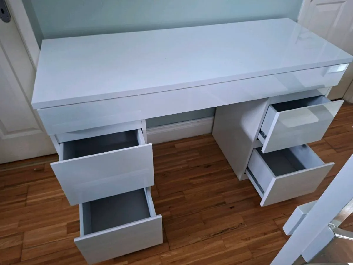 Desk - Image 4