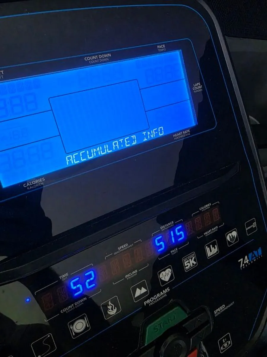 Horizon 7.4 AT Treadmill Mint Condition (Extremely Low Mileage / Only 52 Hours) - Image 4