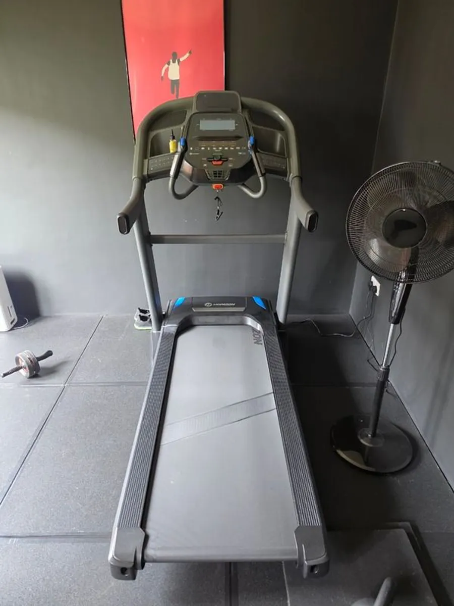 Horizon 7.4 AT Treadmill Mint Condition (Extremely Low Mileage / Only 52 Hours) - Image 1