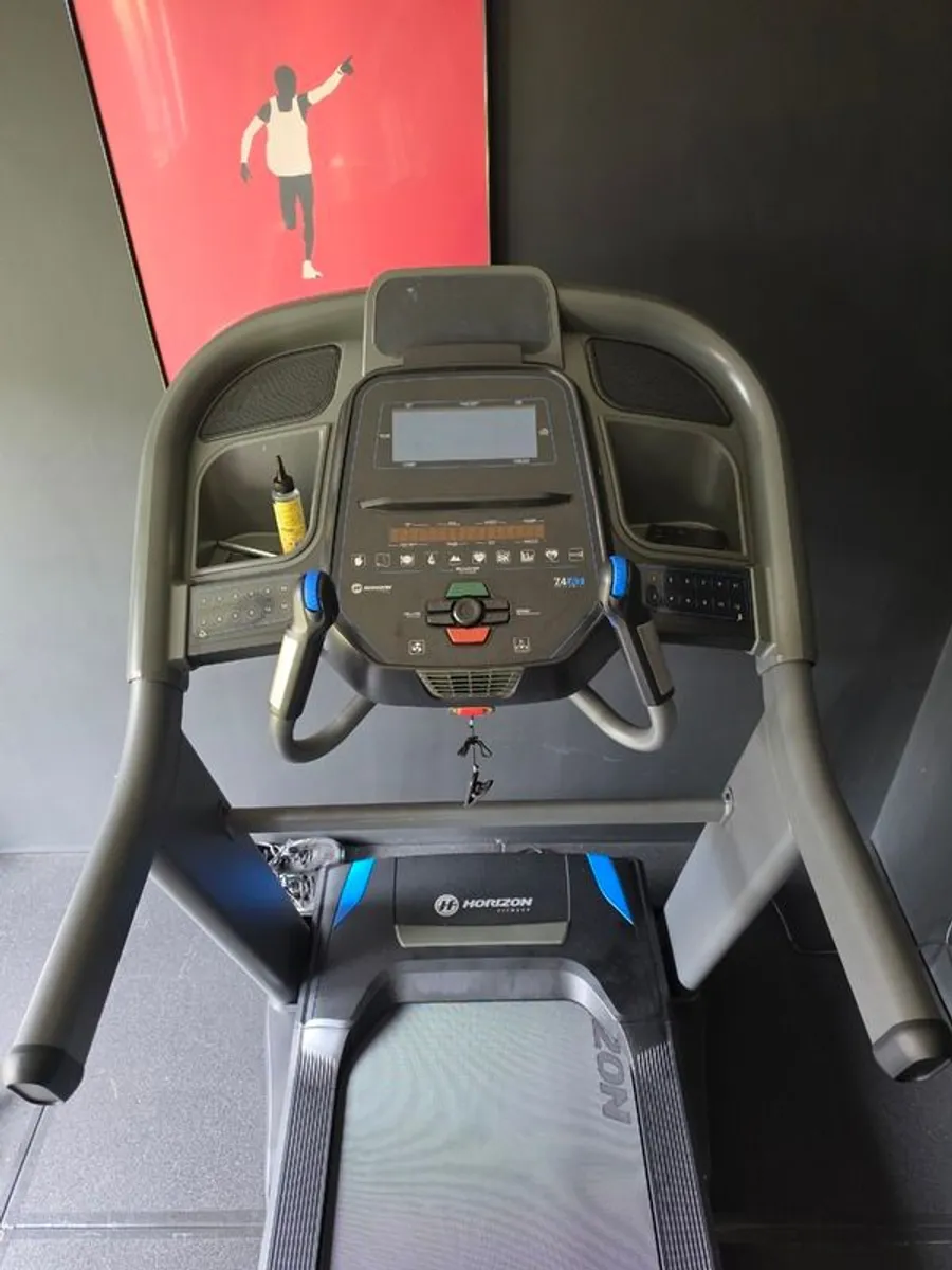 Horizon 7.4 AT Treadmill Mint Condition (Extremely Low Mileage / Only 52 Hours) - Image 2