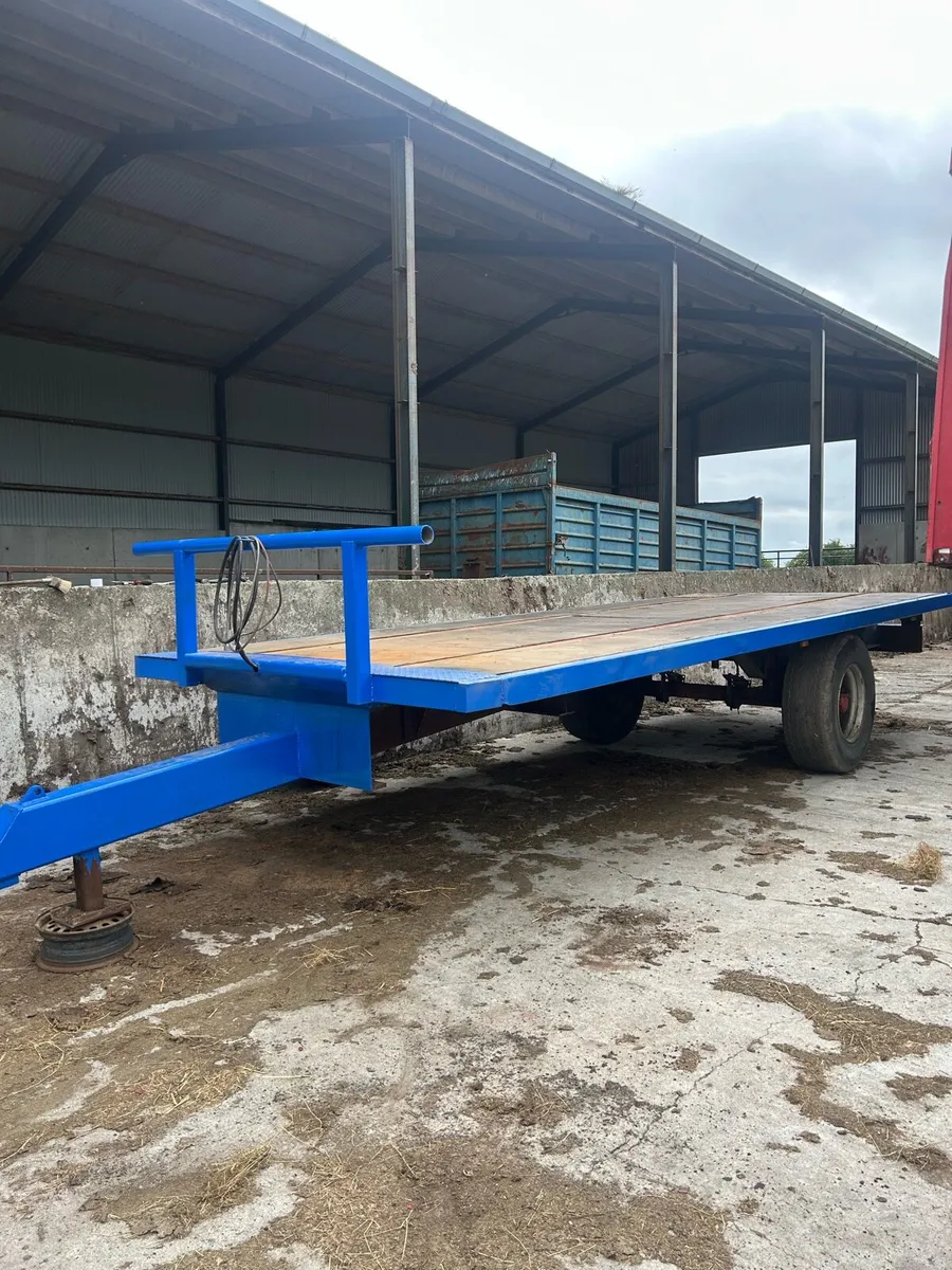 Bale trailer - Image 1
