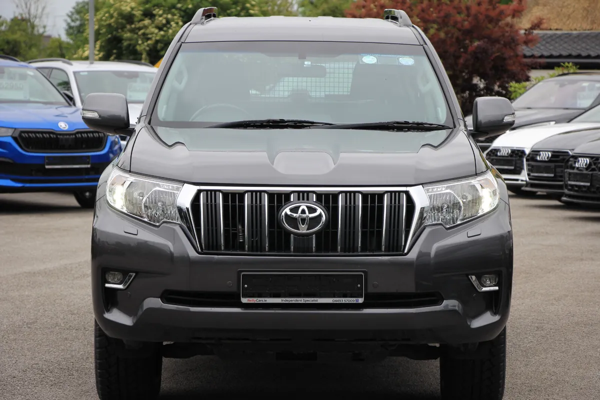 Landcruiser LWB * Auto * Low KMS - Image 2