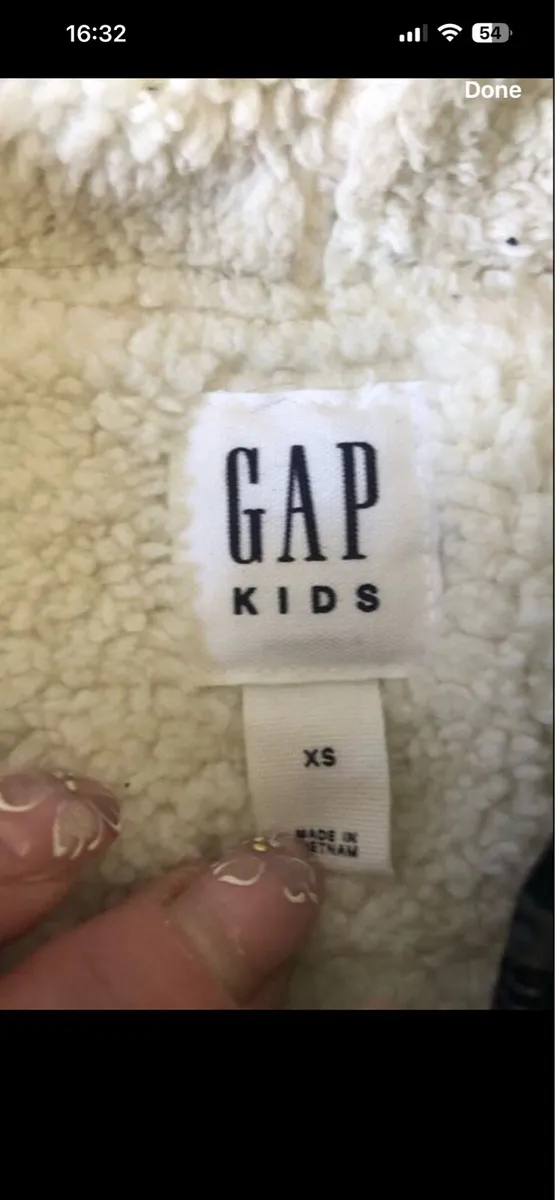 Boys never worn Gap hoodie age 5 €15 - Image 2