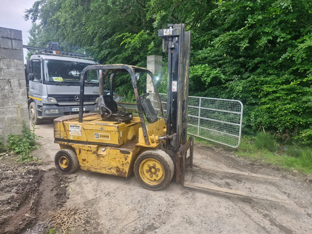 Cat 3 ton forklift - Image 2