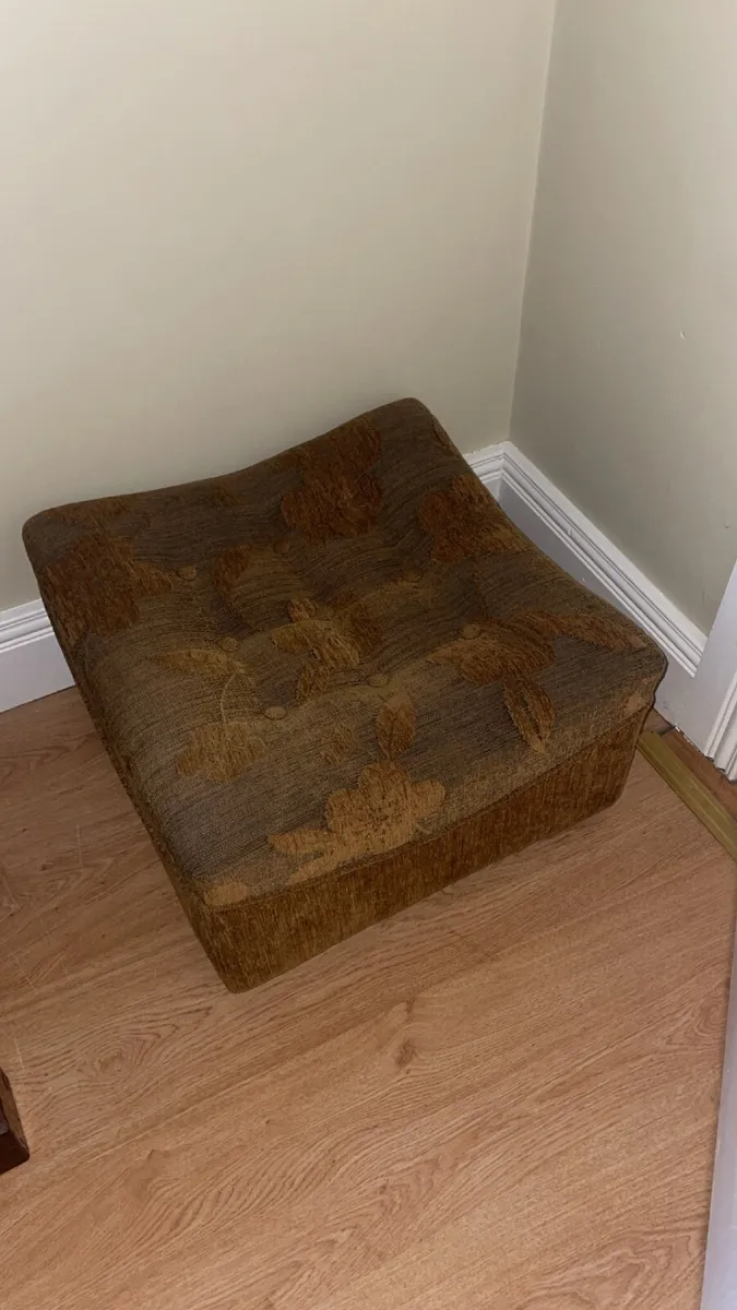 Sofa  and two armchairs with footstools - Image 3
