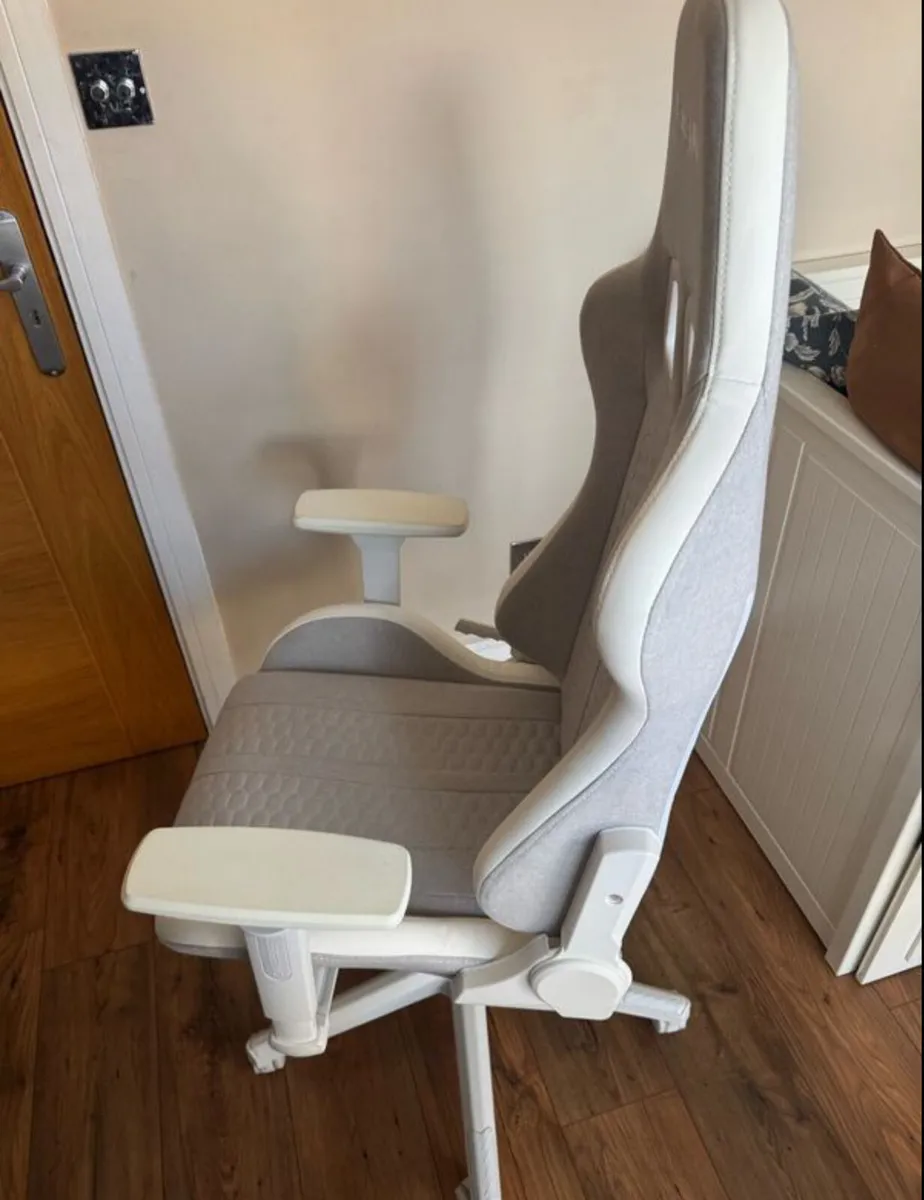 Gaming chair - Image 3