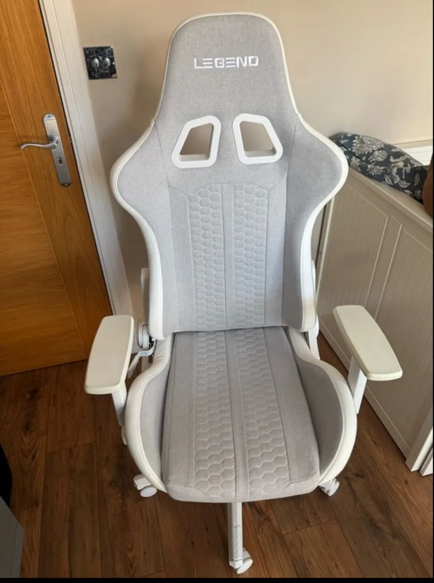 Gaming chair - Image 1