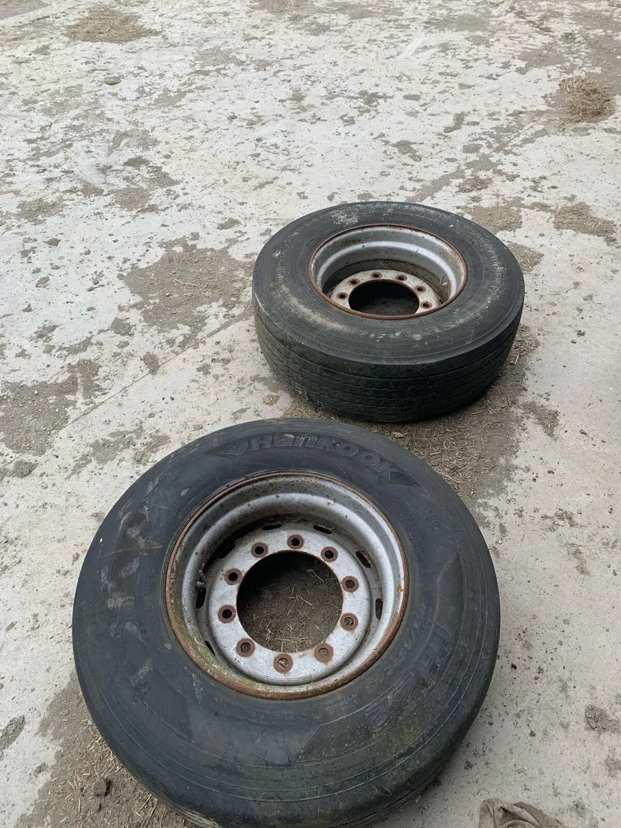 Lorry wheels - Image 1
