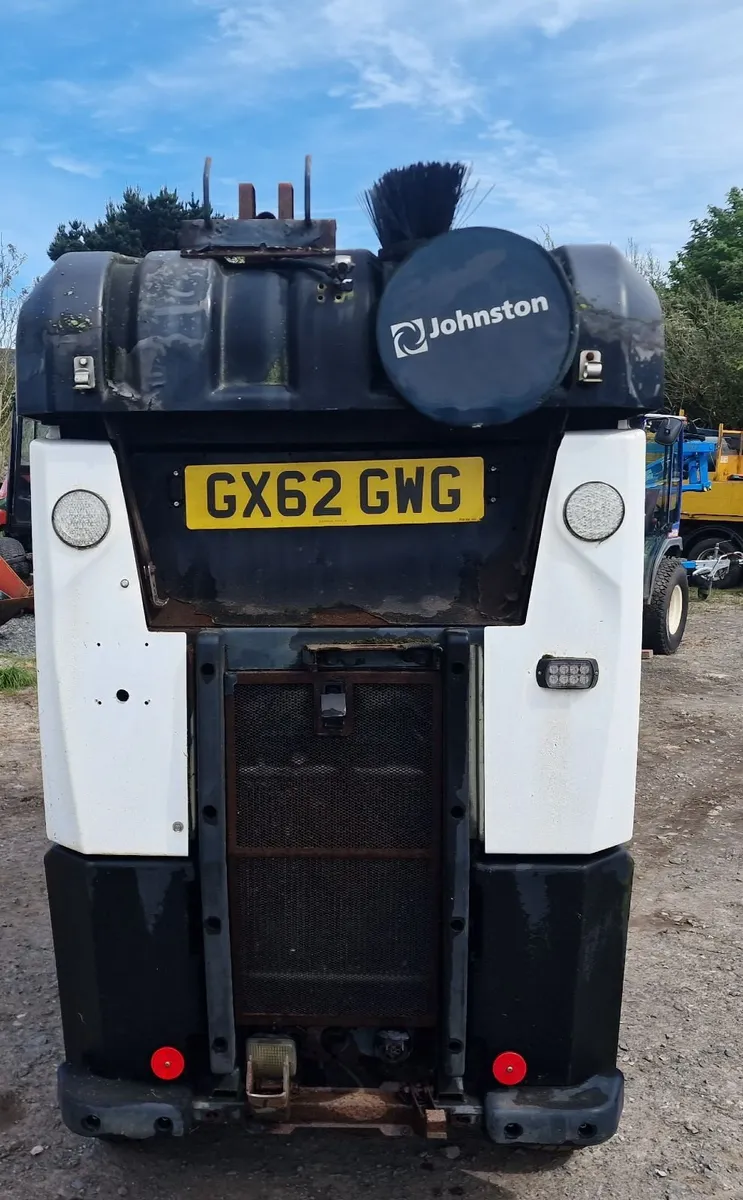 Johnson C101 compact roadsweeper road sweeper - Image 2