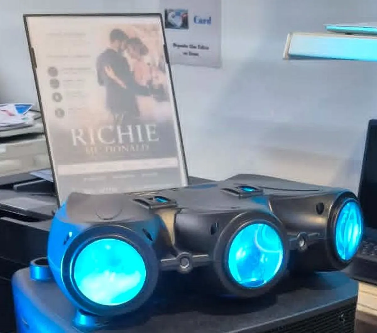 30W RGBW LED Stage Light Three-Head Airship Light