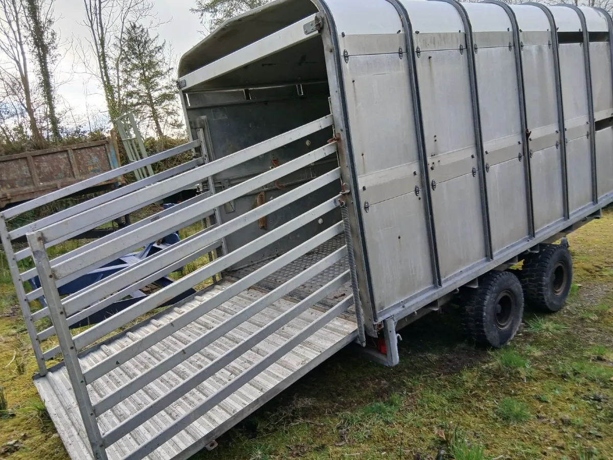 Cattle box - Image 1