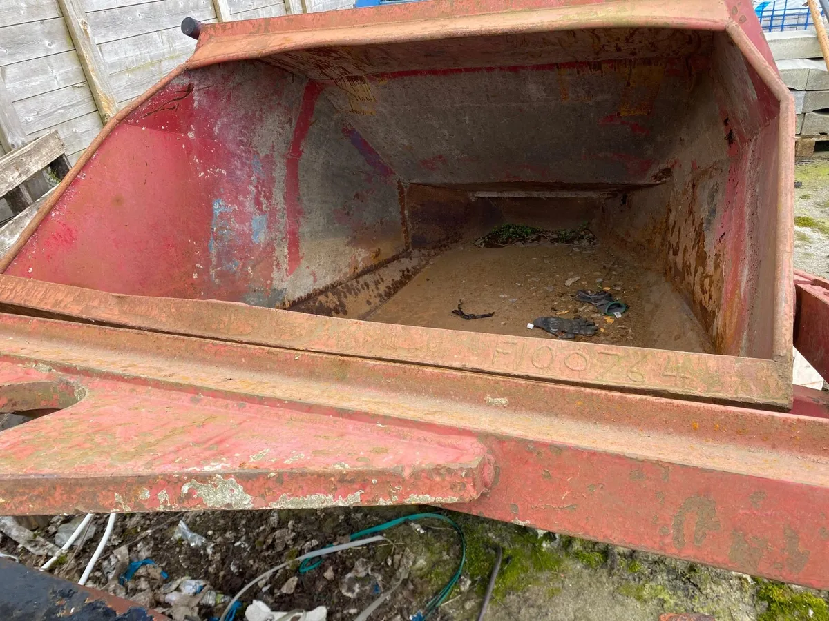 Concrete skip - Image 4