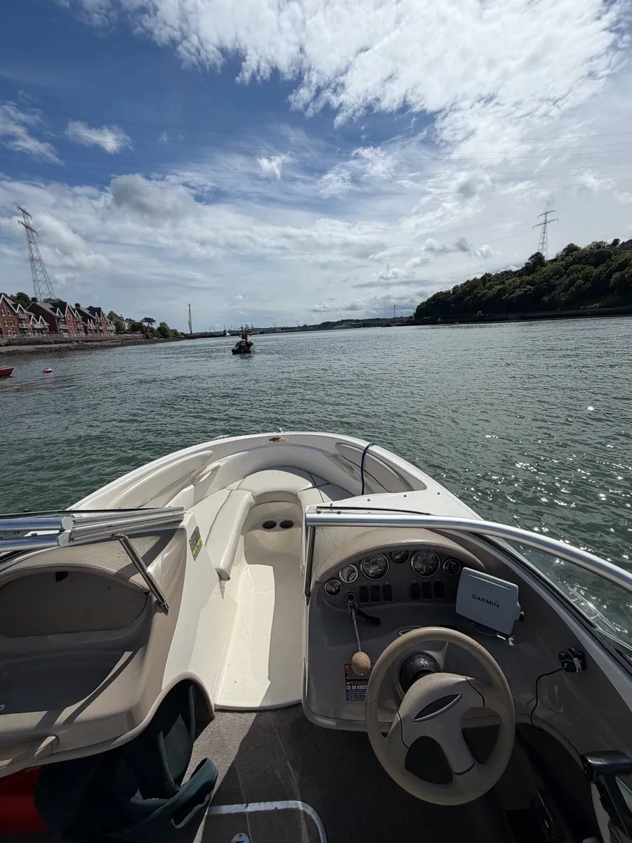 Maxum 1800 speed boat - Image 3