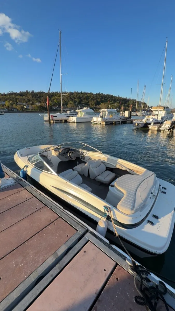 Maxum 1800 speed boat - Image 1