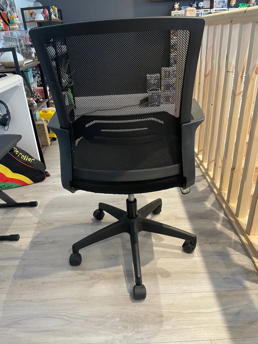 Office ergonomic chair with adjustable height - Image 4