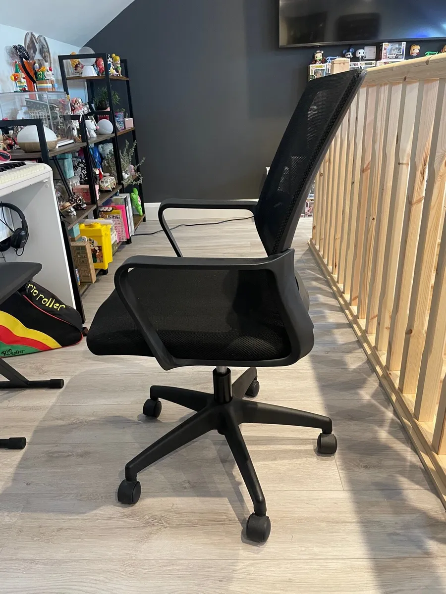 Office ergonomic chair with adjustable height - Image 2