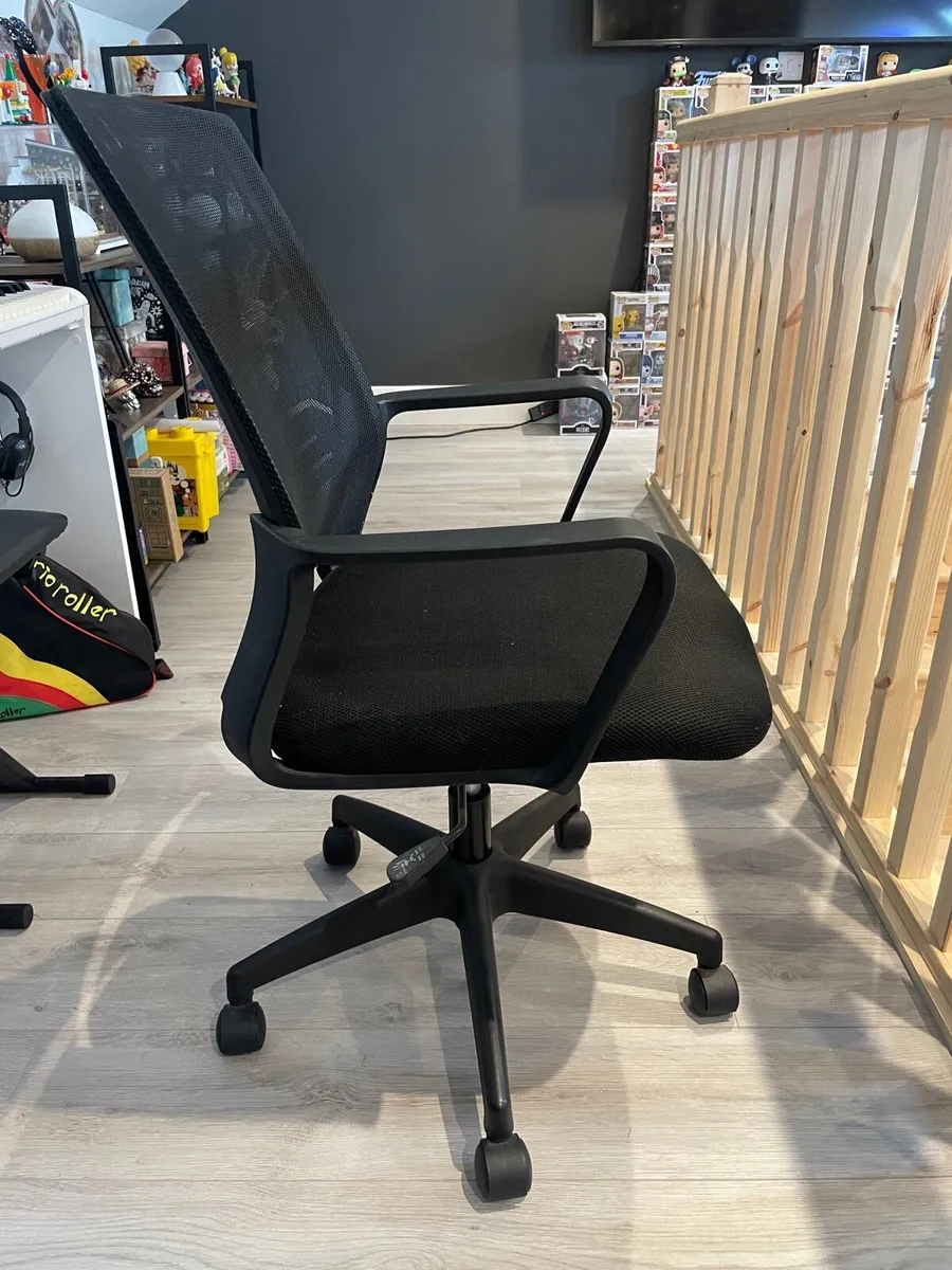 Office ergonomic chair with adjustable height - Image 3