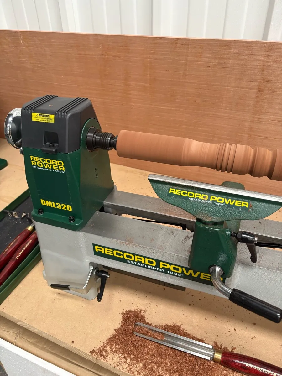 DML320 Cast Iron Electronic Variable Speed Lathe - Image 3