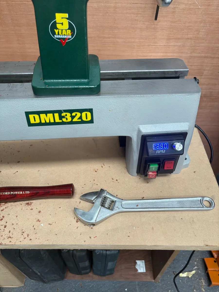 DML320 Cast Iron Electronic Variable Speed Lathe - Image 2