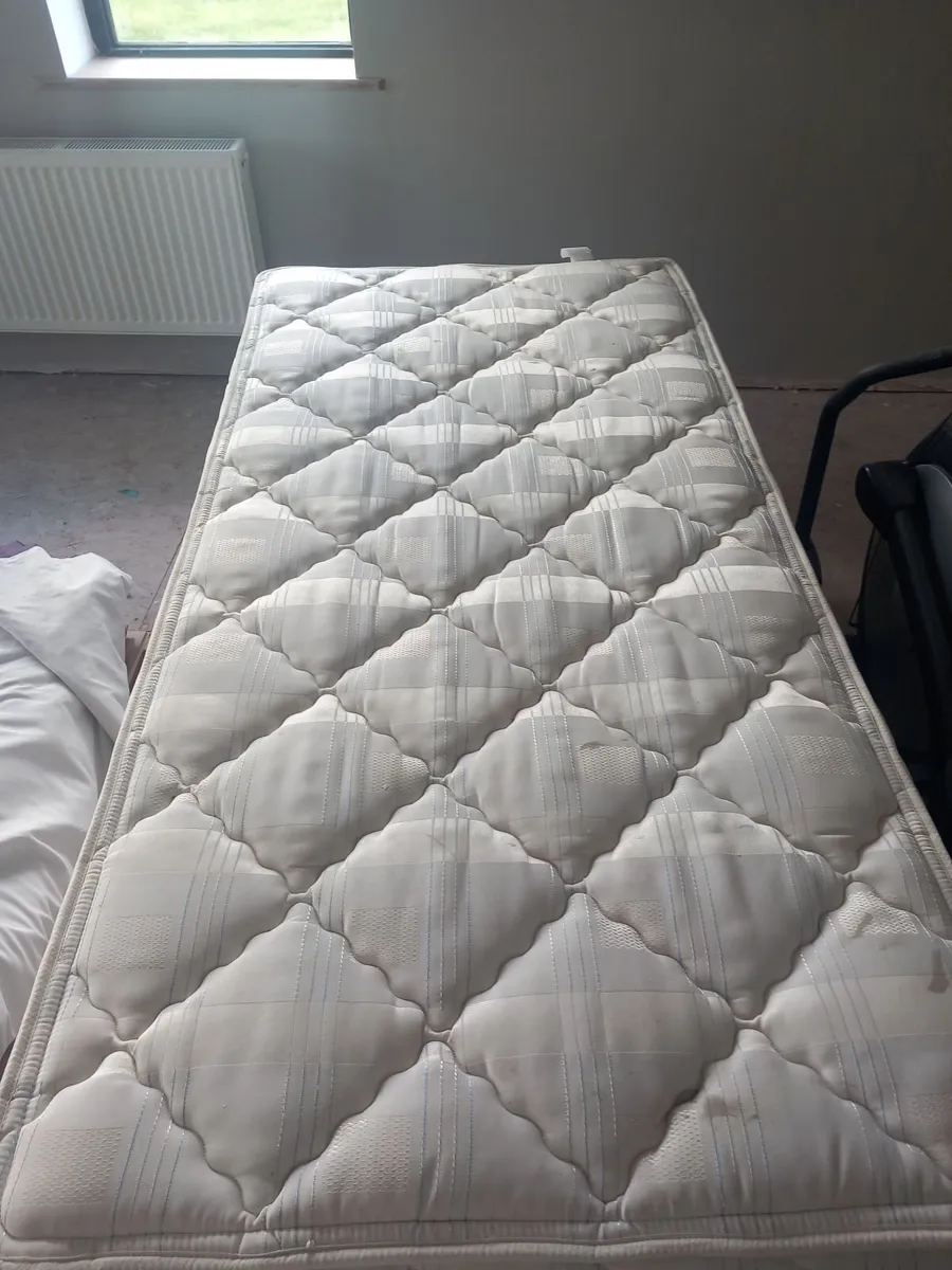 Single bed - Image 2