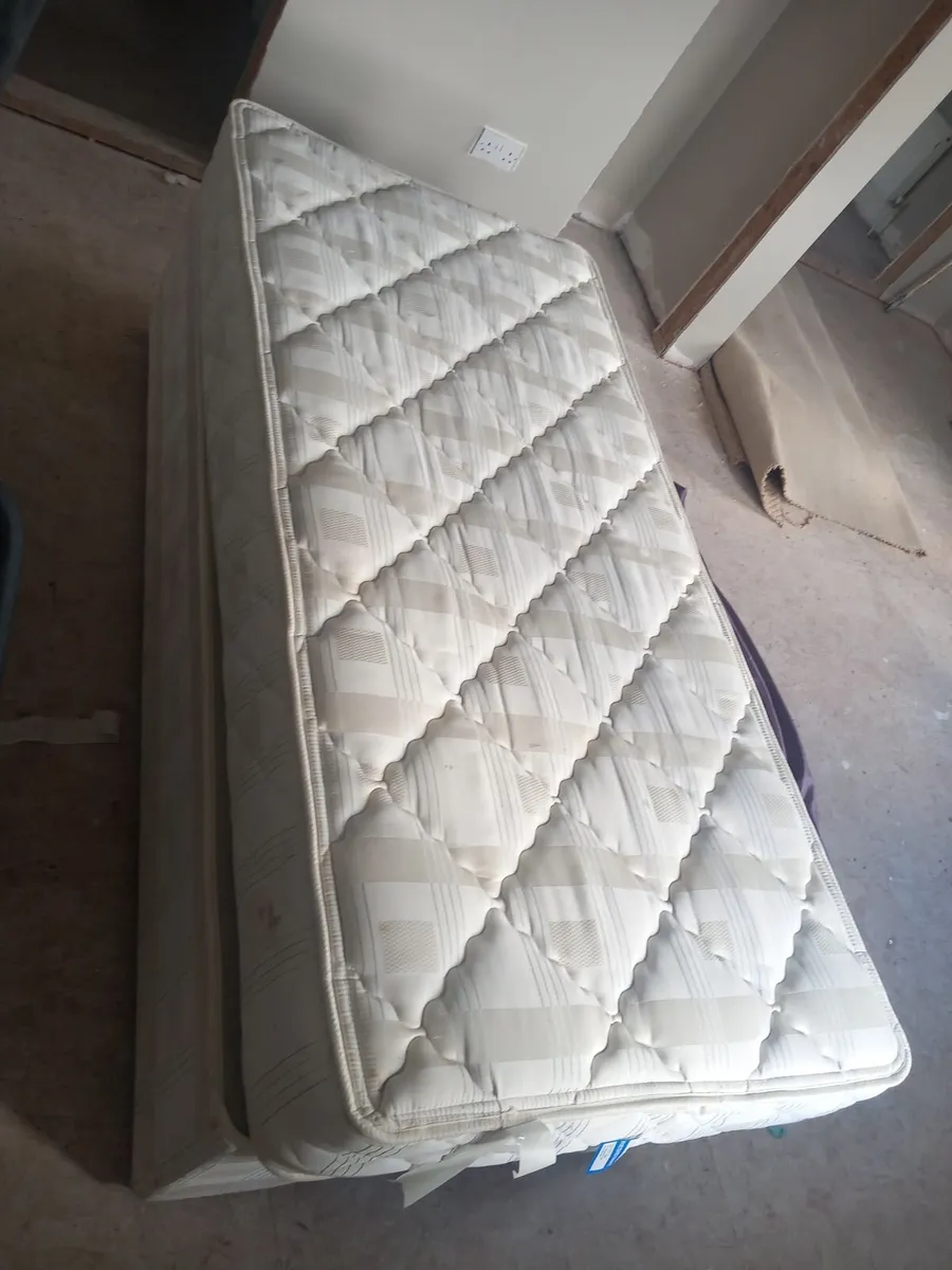 Single bed - Image 3