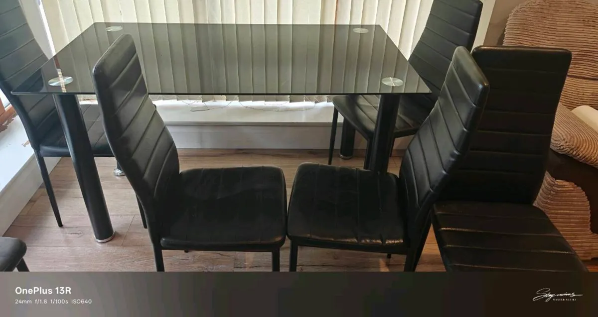 Dining Glass table and chairs - Image 3